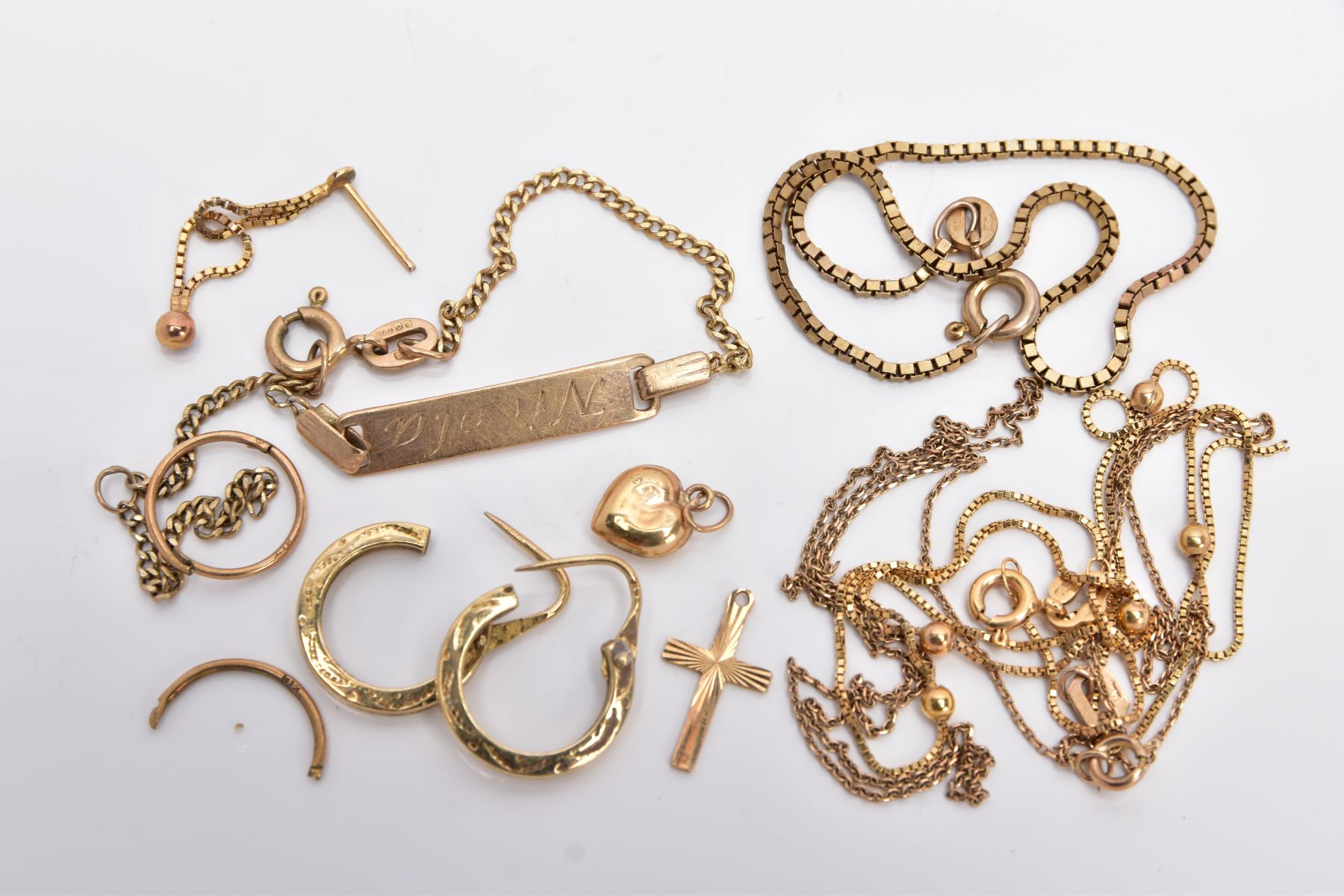 A QUANTITY OF DAMAGED JEWELLERY, to include a 9ct gold box link bracelet, fitted with a spring clasp