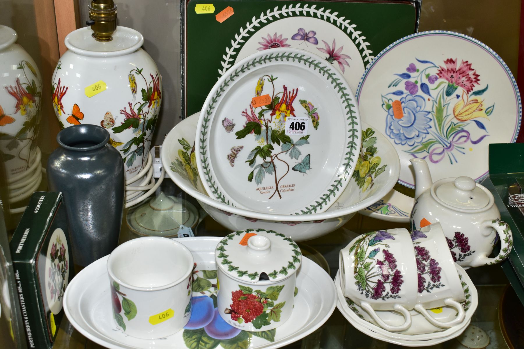 A SMALL QUANTITY OF PORTMEIRION AND OTHER CERAMICS, including boxed set of Botanic Garden coasters - Image 6 of 7