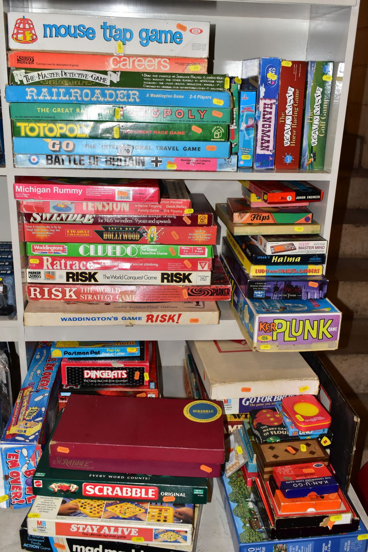 A LARGE COLLECTION OF ASSORTED BOARD GAMES AND PUZZLES, 1960's to date, to include Waddington's '