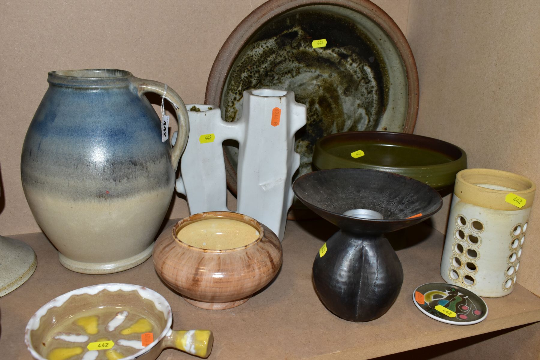 A QUANTITY OF STUDIO AND OTHER 20TH CENTURY POTTERY, including a number of pieces of Jersey Pottery, - Image 10 of 18