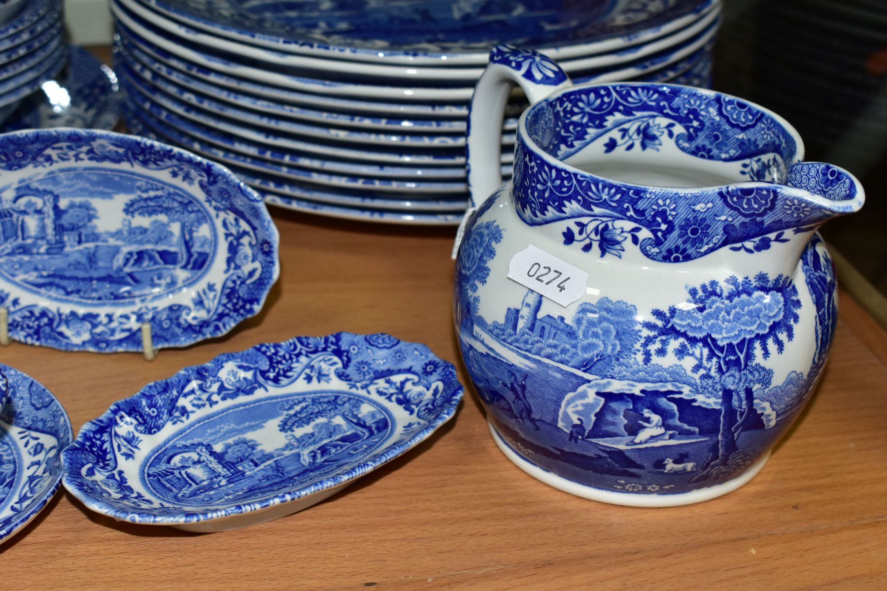 A QUANTITY OF MODERN SPODE ITALIAN SPODE DESIGN DINNER WARES, comprising an 11cm high jug, two small - Image 9 of 10