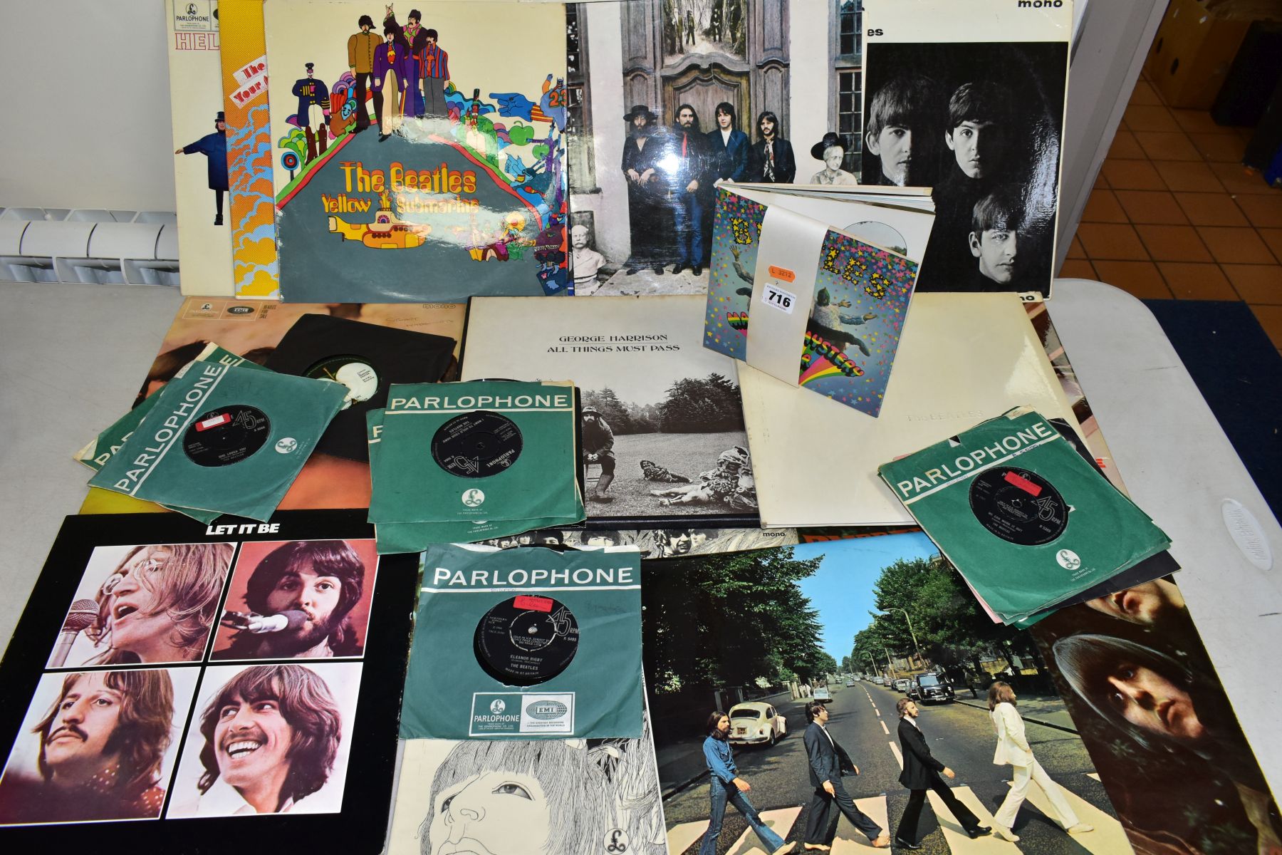 A COLLECTION OF SEVENTEEN LP'S, AN EP AND ELEVEN SINGLES BY THE BEATLES and attributing artists - Image 2 of 3