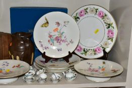 A GROUP OF CERAMICS, GLASS, STONEWARE ITEMS, to include porcelain part dessert set (two comports and
