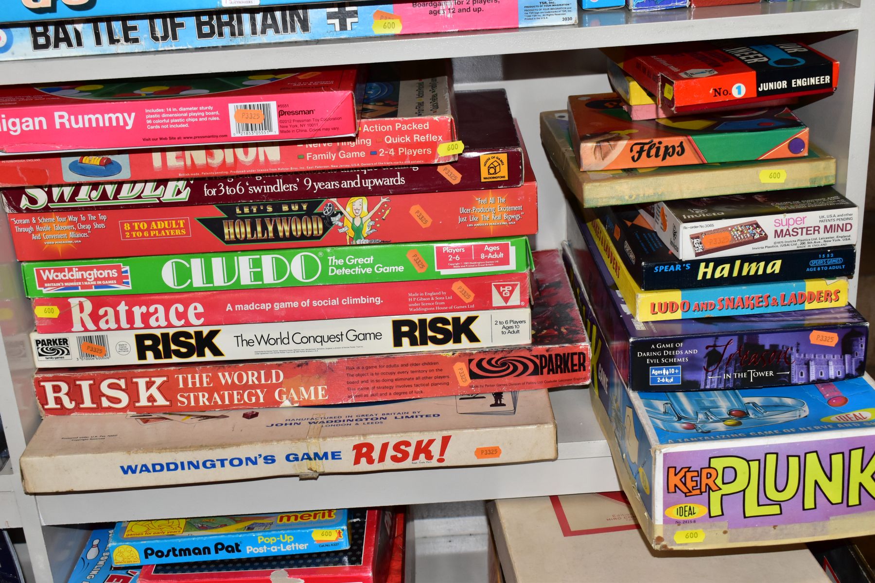 A LARGE COLLECTION OF ASSORTED BOARD GAMES AND PUZZLES, 1960's to date, to include Waddington's ' - Image 3 of 8