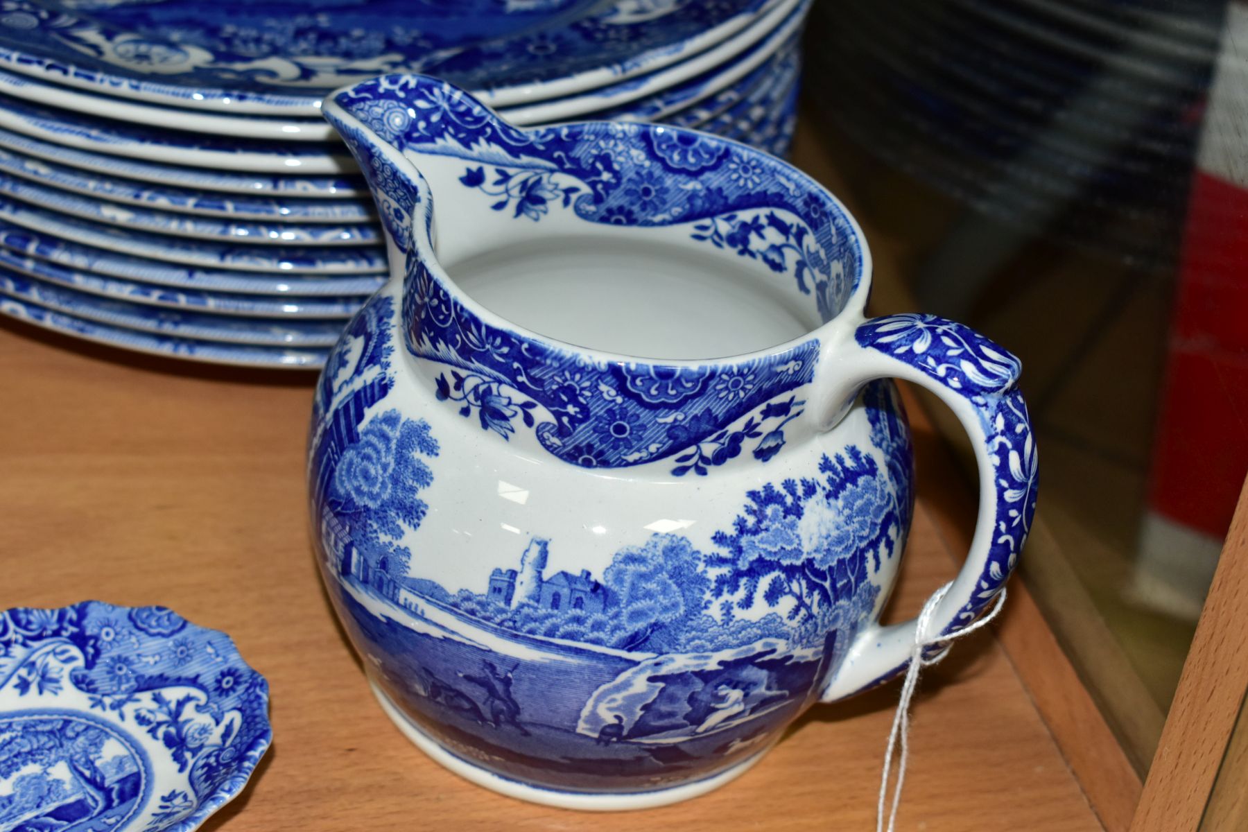 A QUANTITY OF MODERN SPODE ITALIAN SPODE DESIGN DINNER WARES, comprising an 11cm high jug, two small - Image 3 of 10