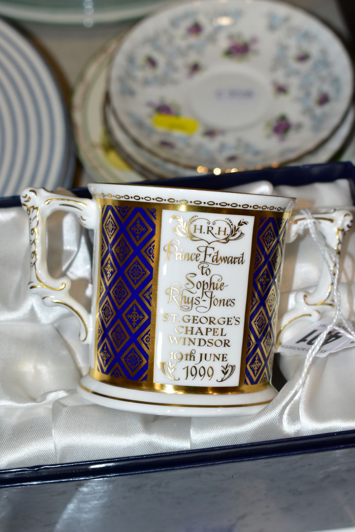 A GROUP OF CERAMIC TABLEWARES AND COLLECTABLES, to include boxed Royal Crown Derby Royal - Image 15 of 15