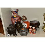 A SMALL COLLECTION OF LATE 19TH AND 20TH CENTURY JAPANESE CERAMICS AND METALWARES, including a