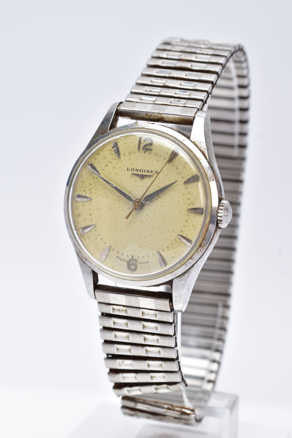 A GENT'S LONGINES WRISTWATCH, round silver dial signed 'Longines', Arabic twelveand six with baton - Image 3 of 6