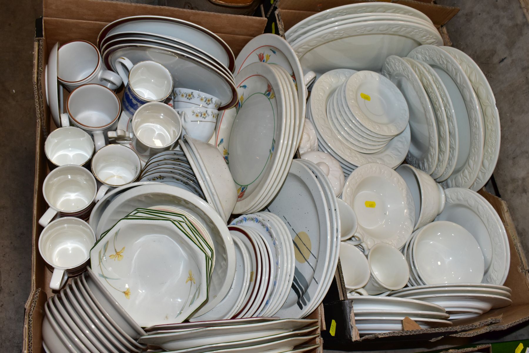 FIVE BOXES AND LOOSE, TEA/DINNERWARES BLUE & WHITE, ETC, to include Rumtoffs (one boxed), modern - Image 7 of 9