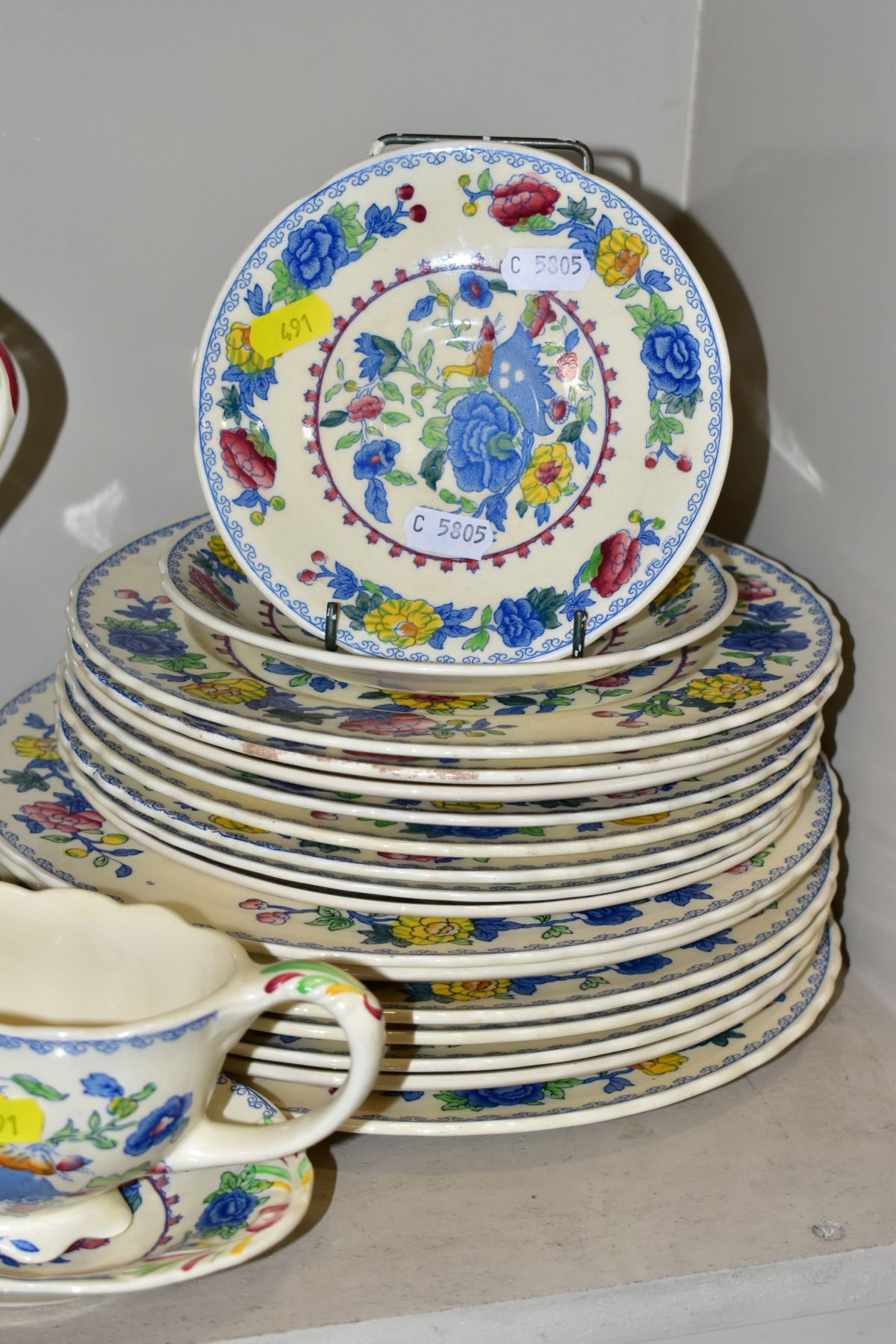 A GROUP OF CERAMIC TABLEWARES AND COLLECTABLES, to include boxed Royal Crown Derby Royal - Image 8 of 15