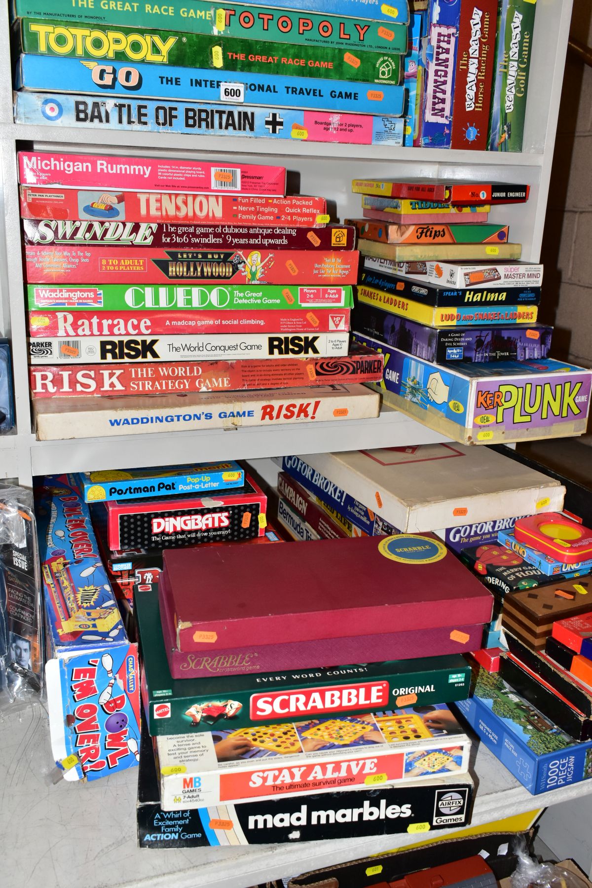 A LARGE COLLECTION OF ASSORTED BOARD GAMES AND PUZZLES, 1960's to date, to include Waddington's ' - Image 4 of 8