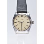 A GENTS ROLEX OYSTER WRISTWATCH, round discoloured white dial signed 'Rolex Oyster', baton