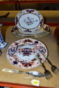 A GRADUATED SET OF THREE LATE VICTORIAN 'SHAH JAPAN' PATTERN OVAL MEAT PLATES, oval lengths 24.