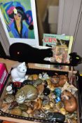 A BOX AND LOOSE CAT AND KITTEN ORNAMENTS BOOKS, ETC, including a quantity of pebbles and stones
