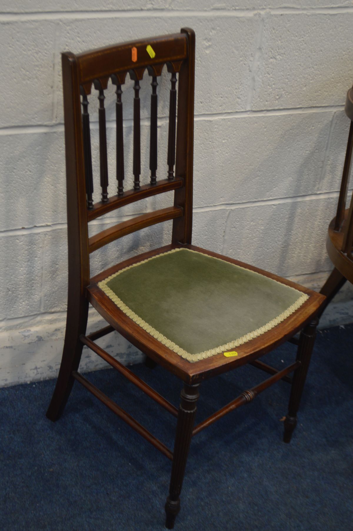 AN EDWARDIAN MAHOGANY AND STRUNG INLAID TWO SEATER SETTEE, width 112cm, along with two similar - Image 4 of 4