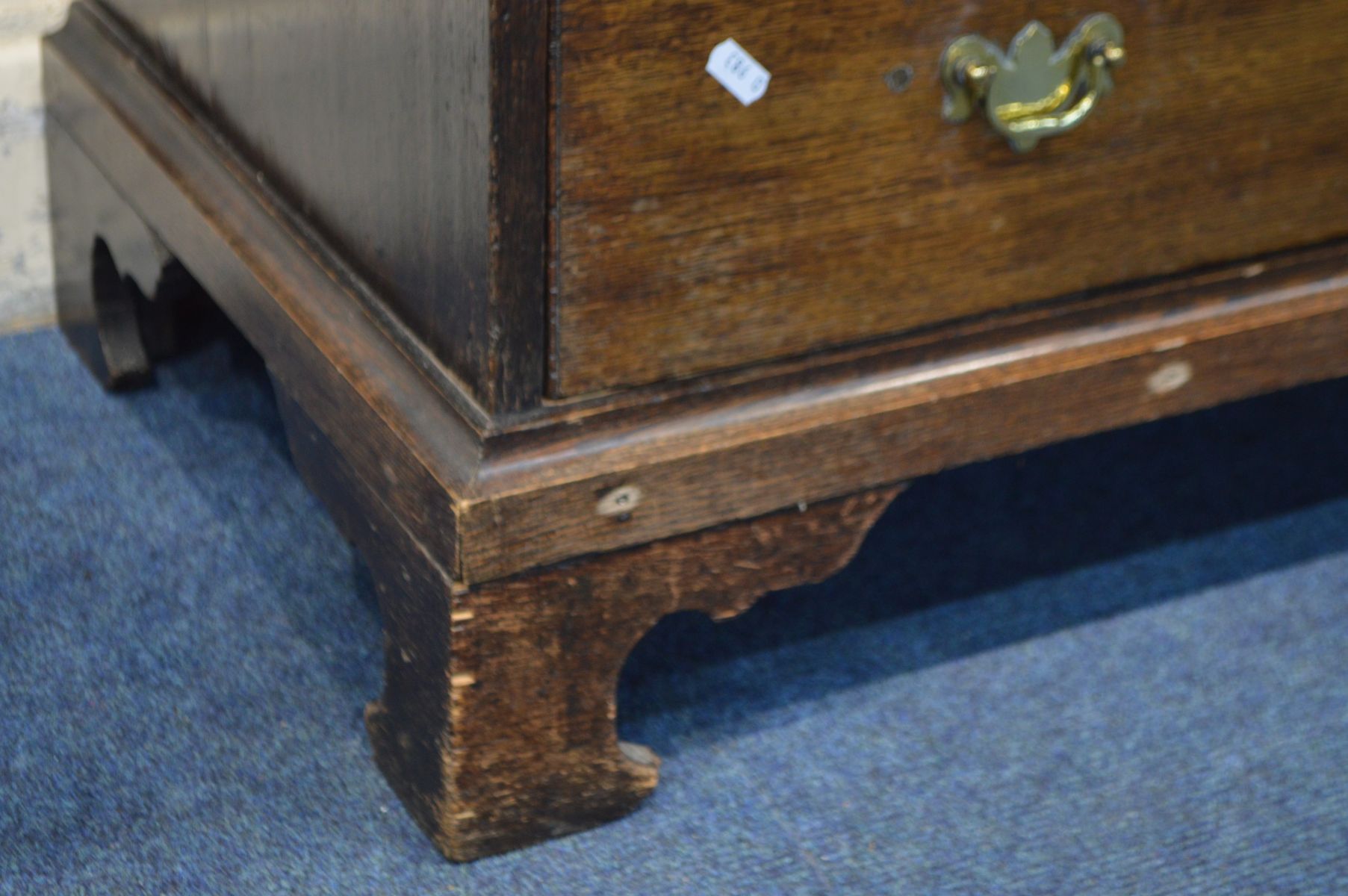 A GEORGIAN OAK CHEST OF TWO OVER THREE LONG GRADUATING DRAWERS, incorporating 20th century - Image 5 of 8