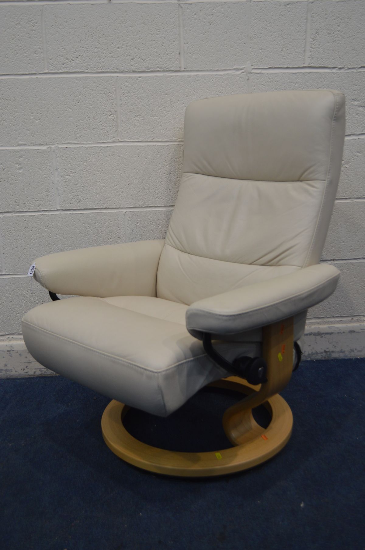 A CREAM EKORNES STRESSLESS SWIVEL RECLINING ARMCHAIR, on a beech frame, along with a matching - Image 2 of 5