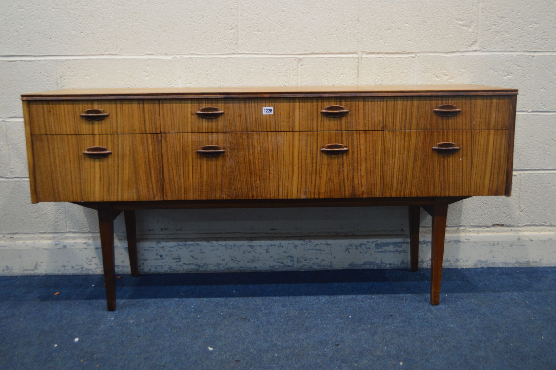 A MID TO LATE 20TH CENTYURY AFROMOSIA SIDEBOARD/CHEST OF SIX ASSORTED DRAWERS, on square tapering - Image 2 of 5