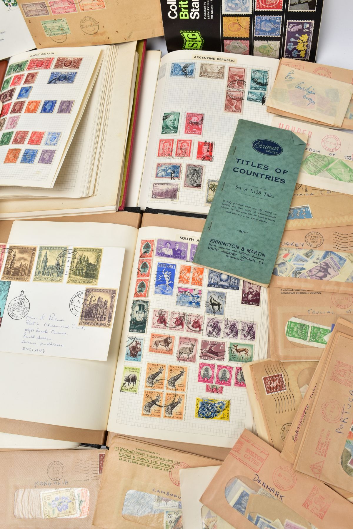 A BOX OF STAMPS IN SIX ALBUMS AND LOOSE in packets, plenty to sort through - Image 4 of 6