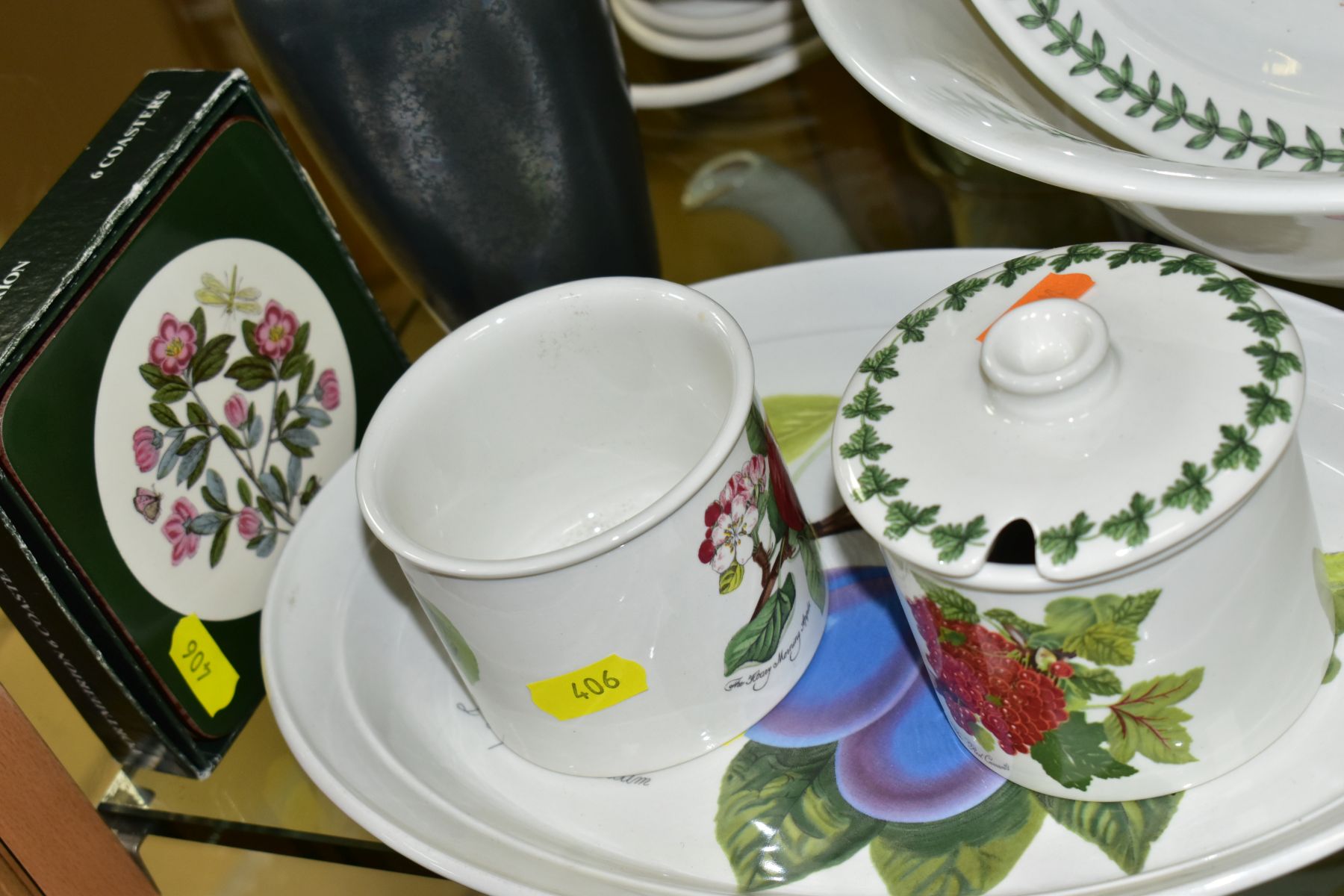 A SMALL QUANTITY OF PORTMEIRION AND OTHER CERAMICS, including boxed set of Botanic Garden coasters - Image 4 of 7