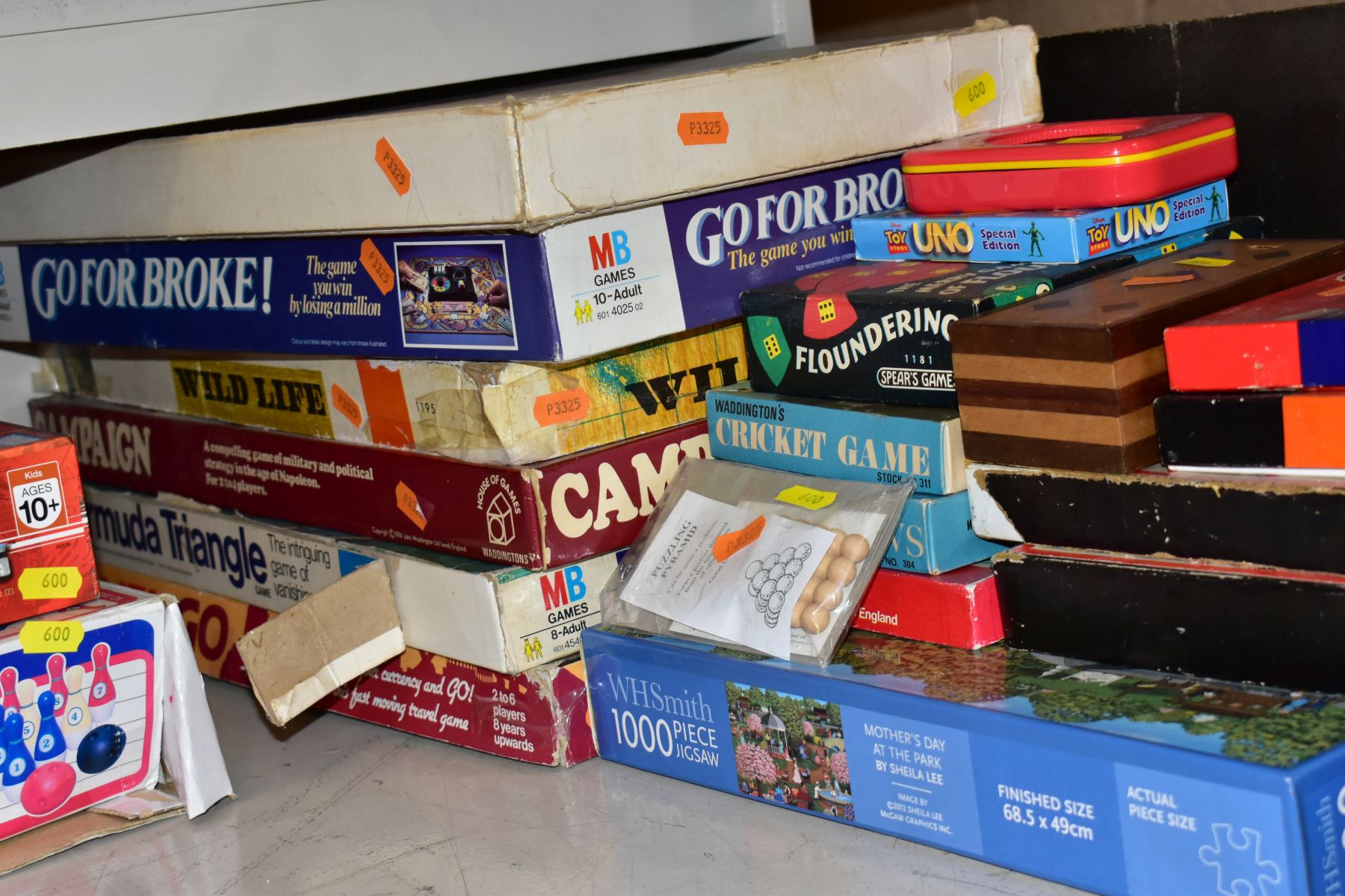 A LARGE COLLECTION OF ASSORTED BOARD GAMES AND PUZZLES, 1960's to date, to include Waddington's ' - Image 7 of 8