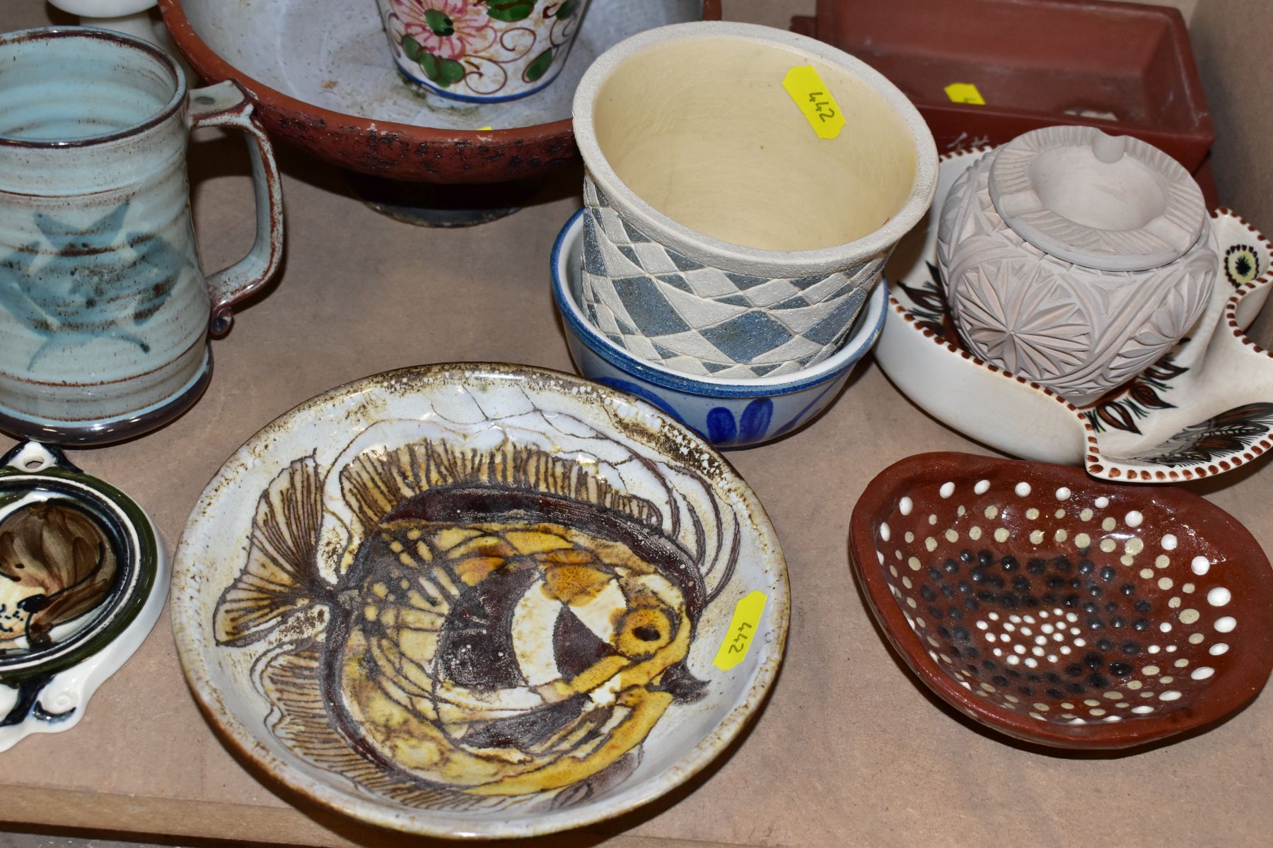 A QUANTITY OF STUDIO AND OTHER 20TH CENTURY POTTERY, including a number of pieces of Jersey Pottery, - Image 13 of 18