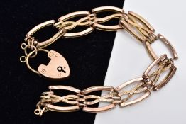 A 9CT GOLD GATE BRACELET, openwork links (some are broken), fitted with a heart clasp hallmarked 9ct