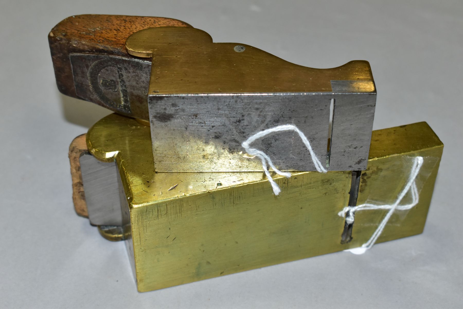 TWO VINTAGE BRASS CHARIOT PLANES comprising of a bronze plane 5'' long with a steel sole plate, - Image 5 of 6