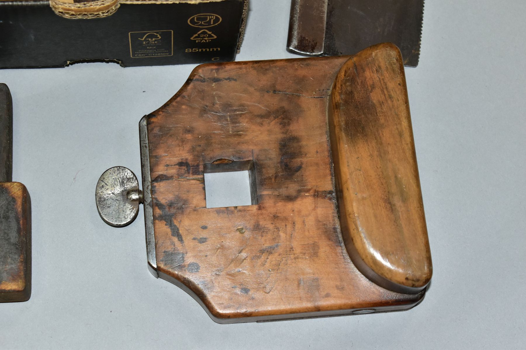 A TRAY CONTAINING VINTAGE HANDTOOLS including a North Bros Yankie, a Sycamore saw, a Stanley No - Image 5 of 6