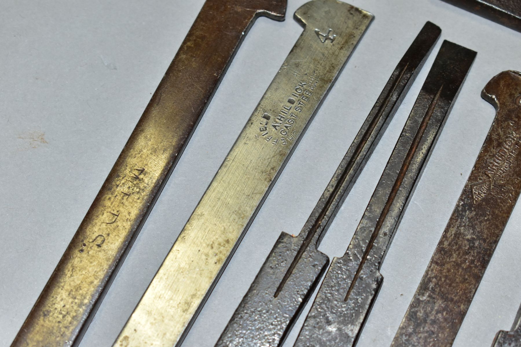 A TRAY CONTAINING TWENTY SIX VINTAGE PLOUGH PLANE IRONS by Ibbotson, Hildick, A Drew, Atkin etc - Image 6 of 9