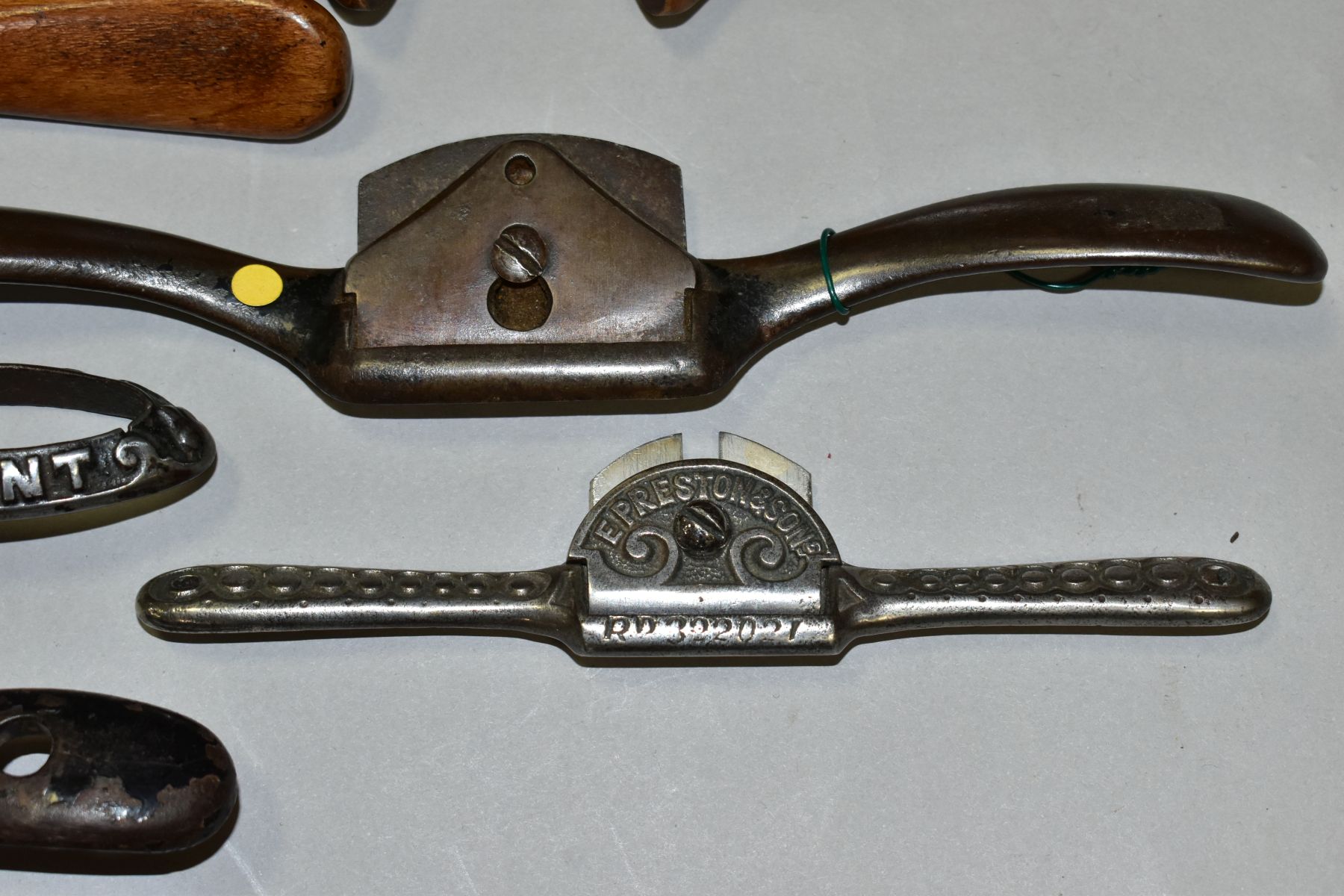 A TRAY CONTAINING EIGHT SPOKESHAVES, including two fruitwood Ovolo Sash Shaves (one left hand and - Image 2 of 8