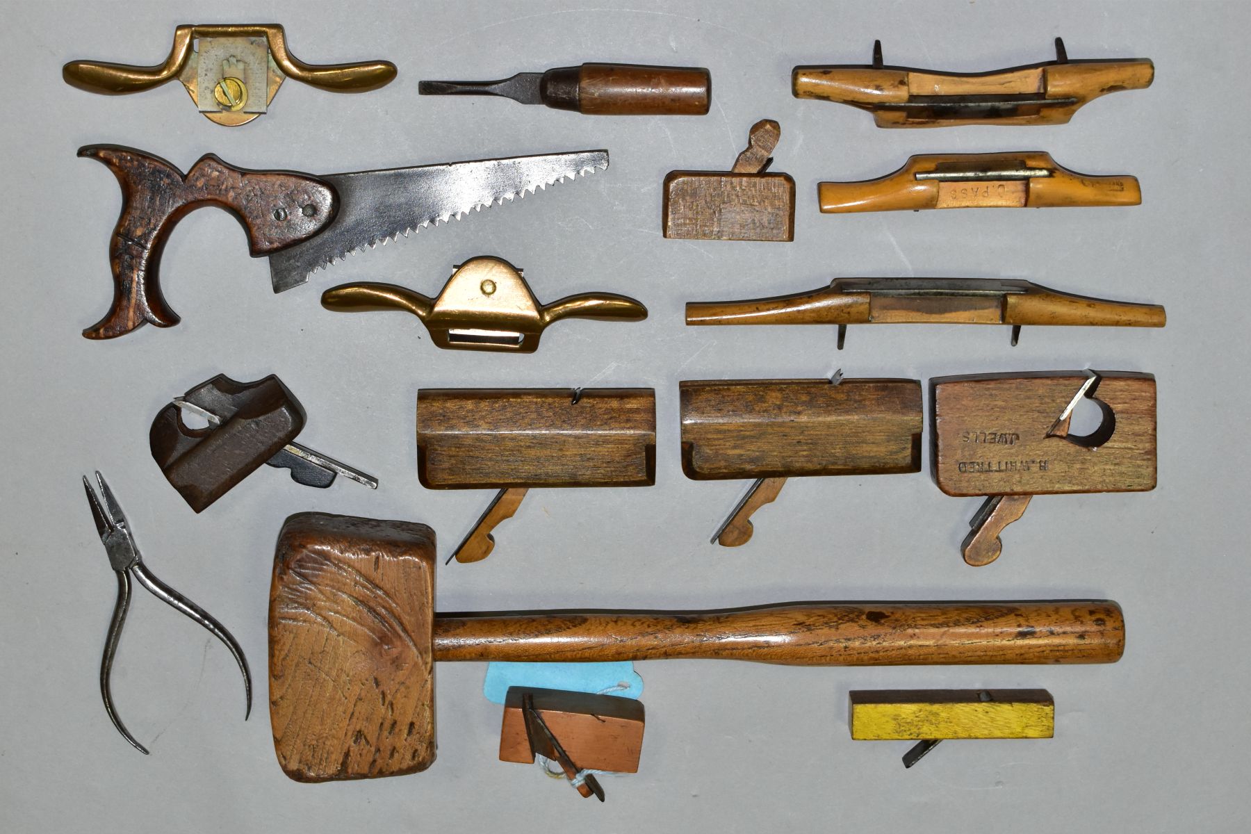 A SMALL TRAY CONTAINING MINIATURE CARPENTERS TOOLS including ½'' shoulder plane 2½'' long, a 1½'' - Image 4 of 6