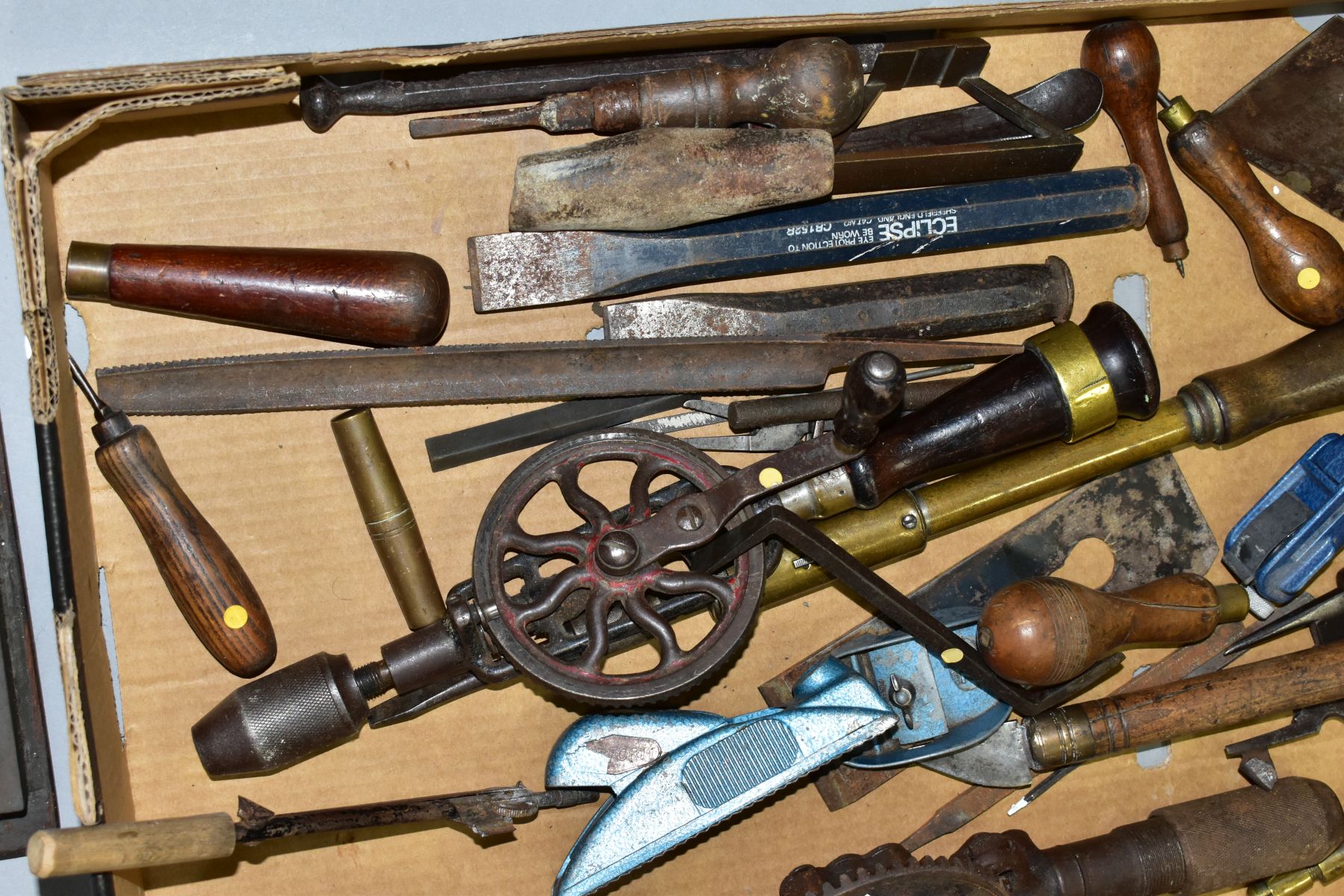 A TRAY CONTAINING VINTAGE HANDTOOLS including a North Bros Yankie, a Sycamore saw, a Stanley No - Image 6 of 6