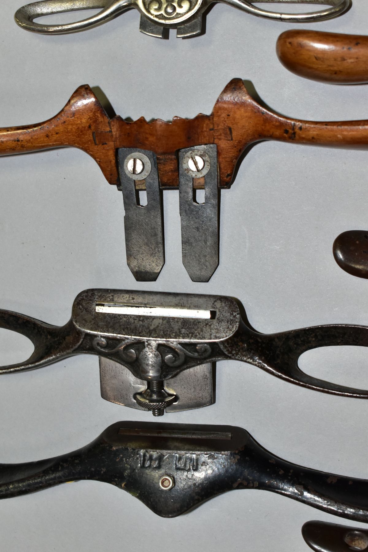 A TRAY CONTAINING EIGHT SPOKESHAVES, including two fruitwood Ovolo Sash Shaves (one left hand and - Image 7 of 8
