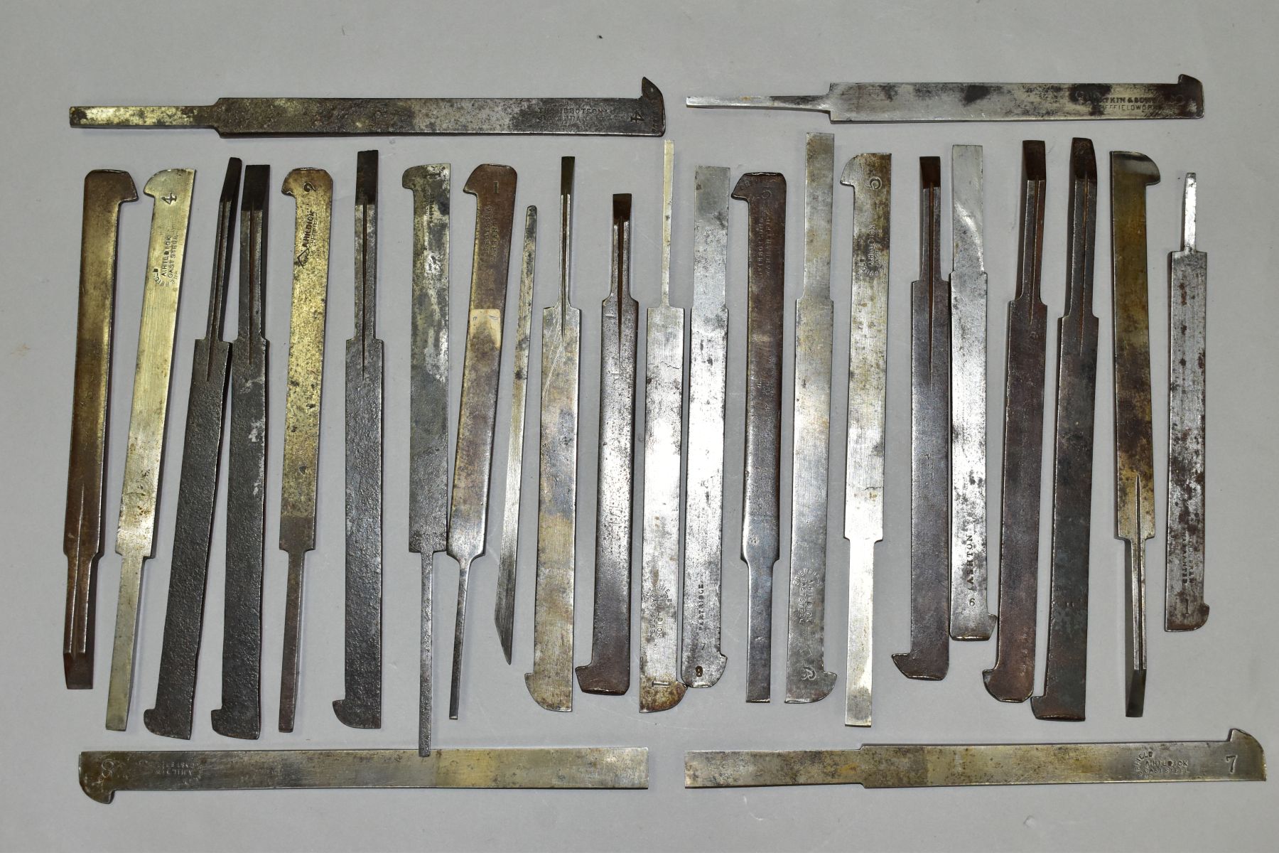 A TRAY CONTAINING TWENTY SIX VINTAGE PLOUGH PLANE IRONS by Ibbotson, Hildick, A Drew, Atkin etc - Image 5 of 9