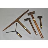 A BOX CONTAINING FIVE VINTAGE TOOLS, including a shipwrights maul with a 7'' head, a smithies stake,