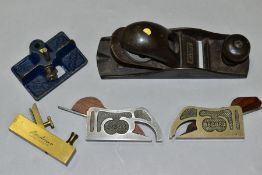 FOUR RECORD PLANES AND ANOTHER, including a No. 722 metal router, a P910 block plane, two No 1366