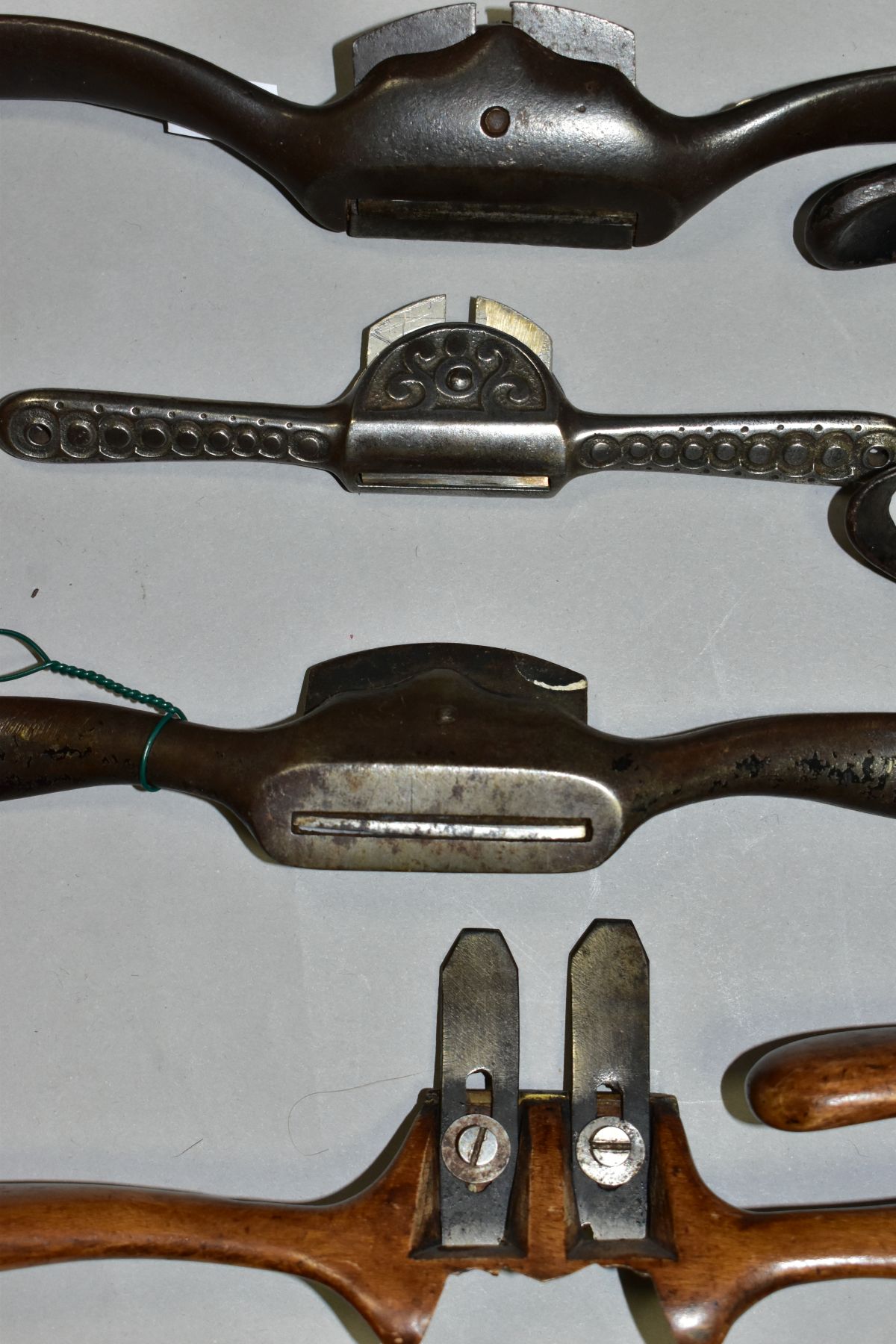 A TRAY CONTAINING EIGHT SPOKESHAVES, including two fruitwood Ovolo Sash Shaves (one left hand and - Image 8 of 8