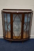 AN EARLY TO MID 20TH CENTURY MAHOGANY CHINA CABINET, width 104cm x depth 37cm x height 116cm (key)