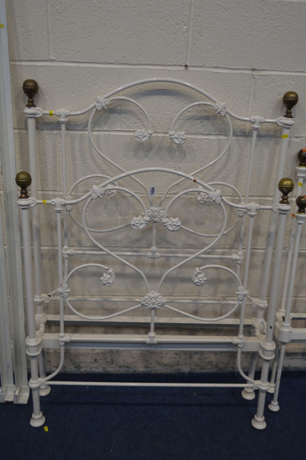A PAINTED CAST IRON VICTORIAN STYLE 4FT6 BEDSTEAD with irons, and a similar single bedstead with - Image 4 of 5