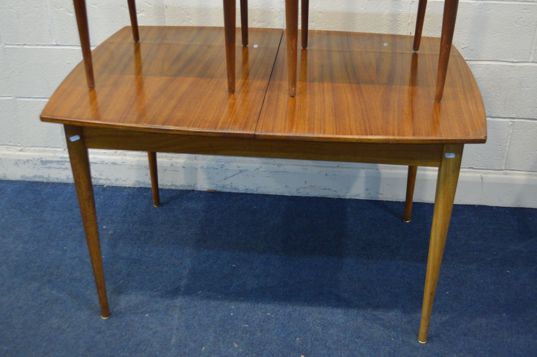 A 1950'S/60'S AFROMOSIA EXTENDING TABLE, with a single additional fold out leaf, extended length - Image 3 of 4