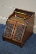 AN EDWARDIAN WALNUT TWO DOOR PURDONIUM with a hinged brass handle, width 34cm x depth 43cm x