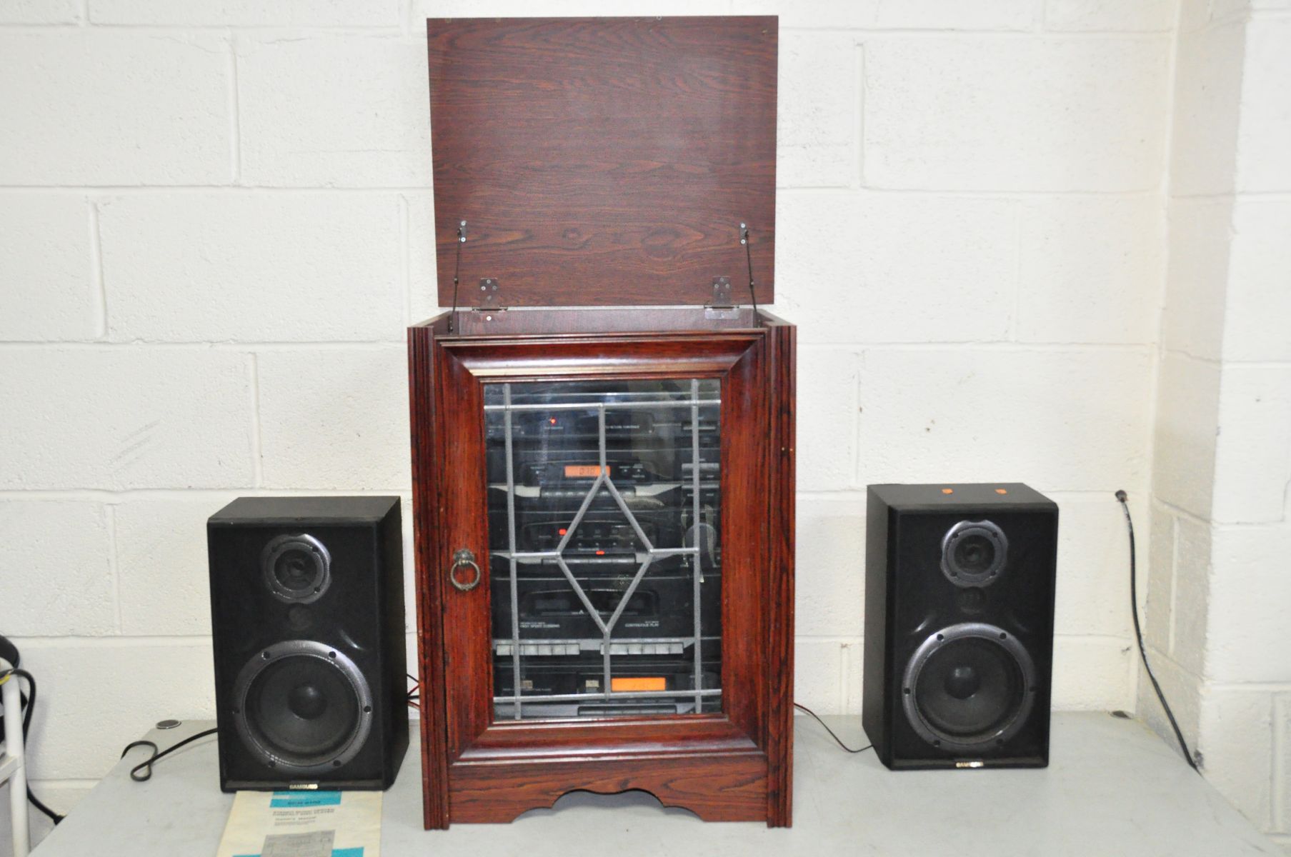 A SAMSUNG SCM 8100 HIFI in an oak cabinet together with two speakers (PAT pass and wowing but