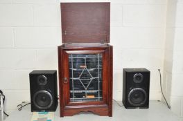 A SAMSUNG SCM 8100 HIFI in an oak cabinet together with two speakers (PAT pass and wowing but