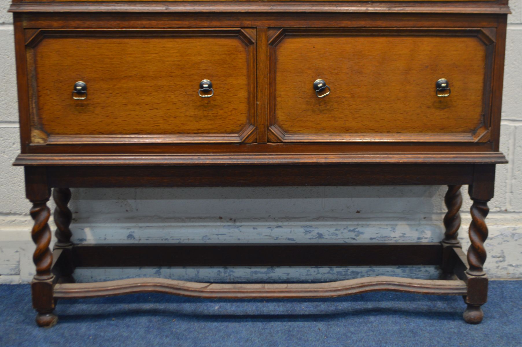 AN EARLY TO MID 20TH CENTURY OAK LEAD GLAZED ART NOUVEAU BOOKCASE, with two drawers on barley - Image 2 of 6