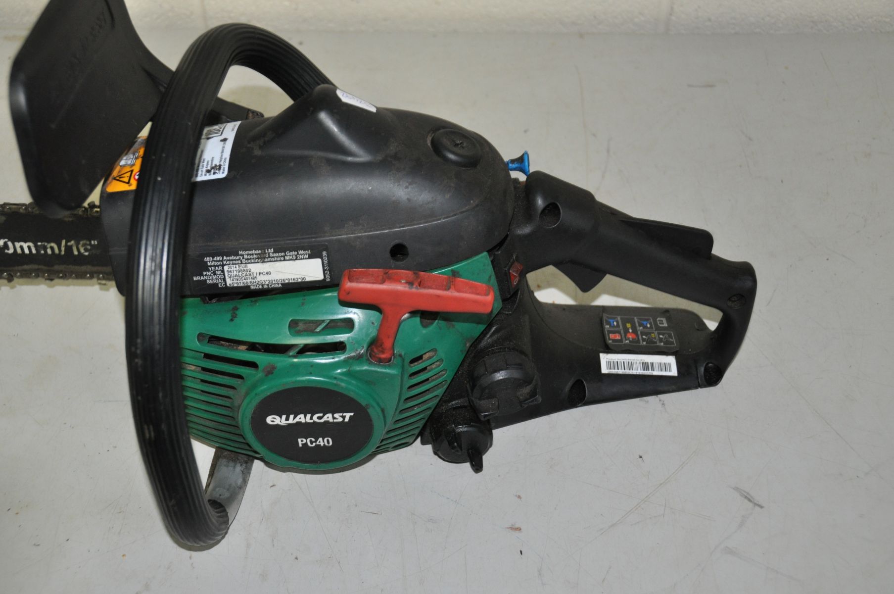 A QUALCAST PC40 PETROL CHAINSAW with 40cm cut ( engine pulls freely but hasn't been started) - Image 3 of 3
