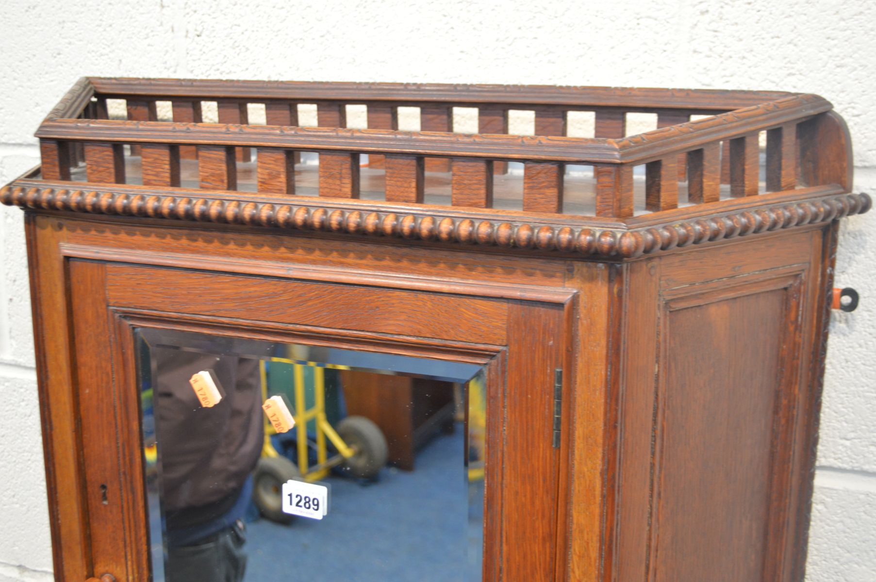 A LATE 19TH/EARLY 20TH CENTURY OAK CANTED SINGLE DOOR HANGING WALL CABINET with beading and - Image 2 of 3