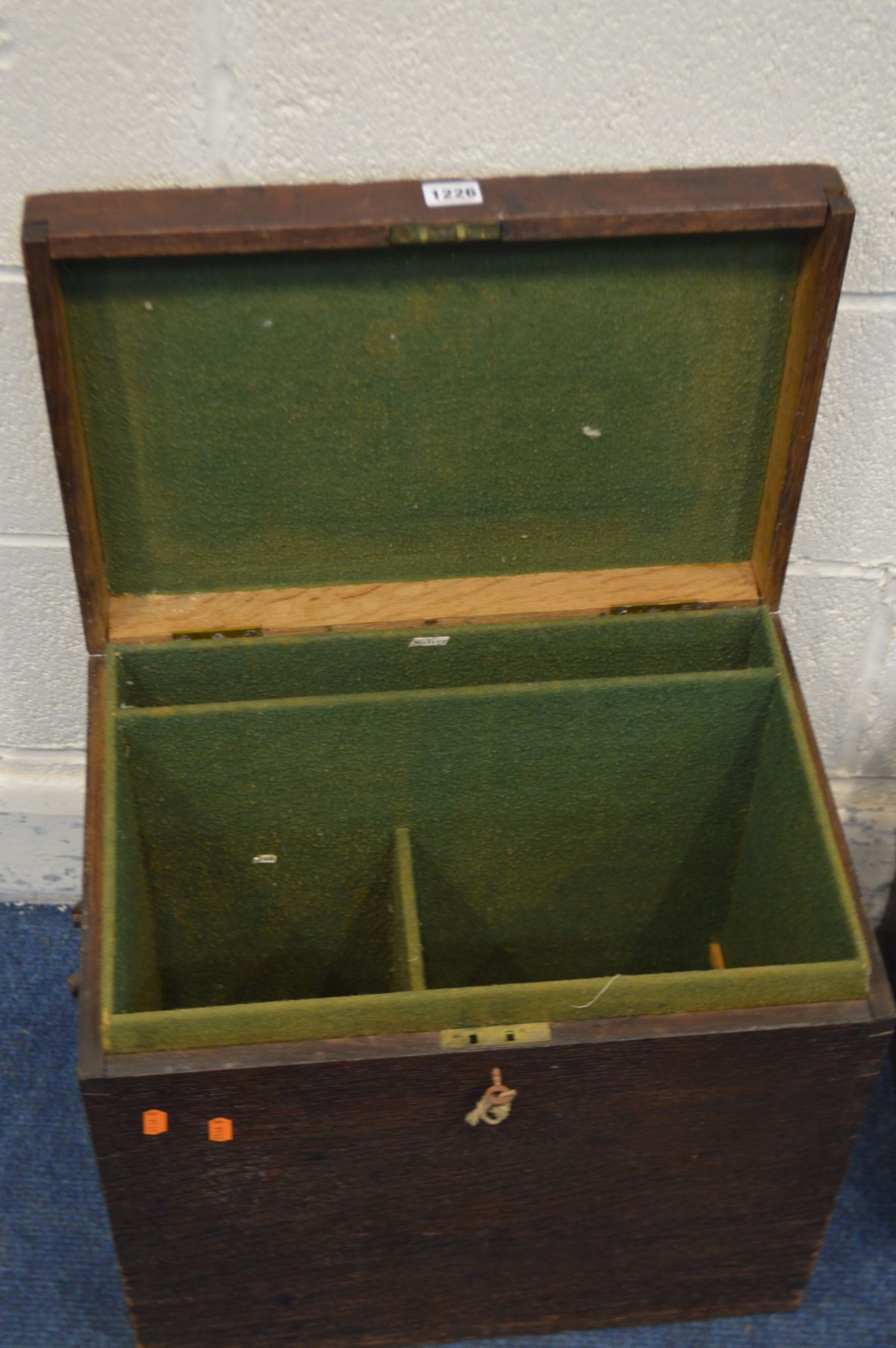 AN EARLY 20TH CENTURY OAK HINGED TOP SILVER CHEST, with iron drop handles, width 46cm x depth 32cm x - Image 3 of 4