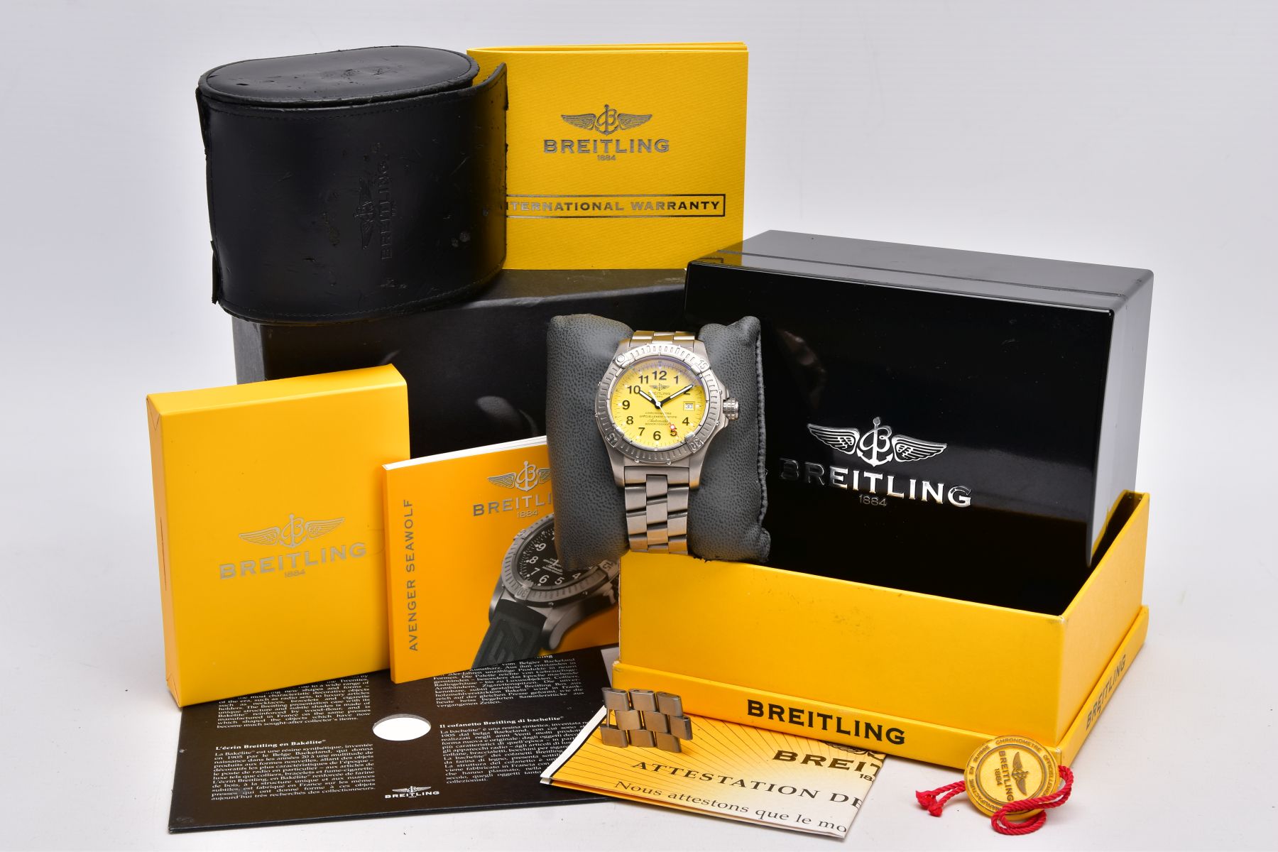 A BREITLING AVENGER SEAWOLF AUTOMATIC WRISTWATCH, black Arabic numeral to the yellow dial, date