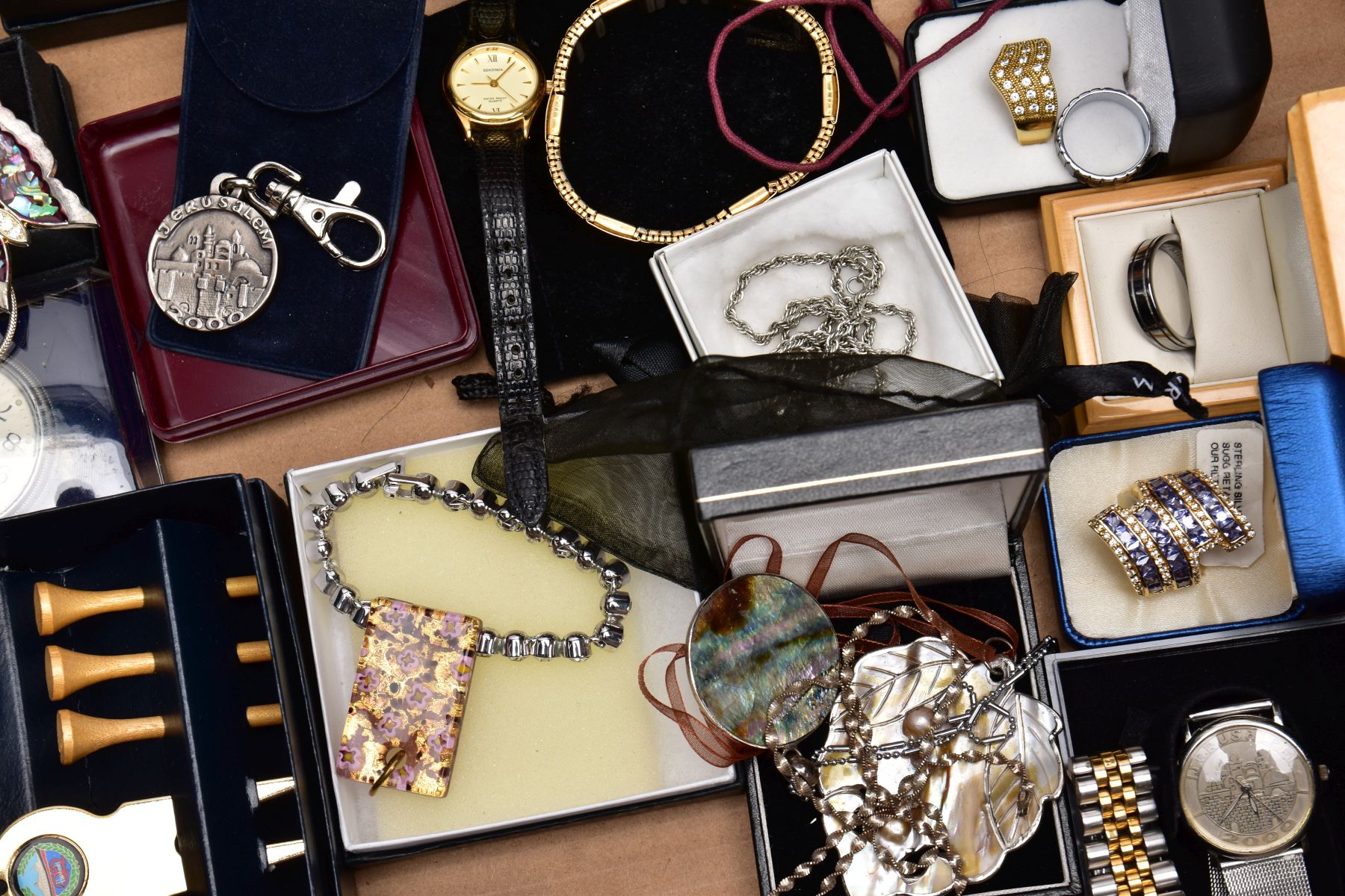 A BOX OF ASSORTED ITEMS, to include various costume jewellery pieces such as yellow and white - Image 9 of 11